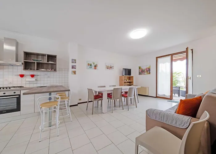 Appartement Casa Ruby - Geraeumige Mit Pool By Interhome Marling