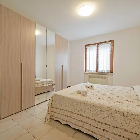 Apartman Casa Ruby - Geraeumige Mit Pool By Interhome