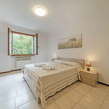 Casa Ruby - Geraeumige Mit Pool By Interhome