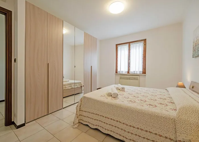 Apartment Casa Ruby - Geraeumige Mit Pool By Interhome