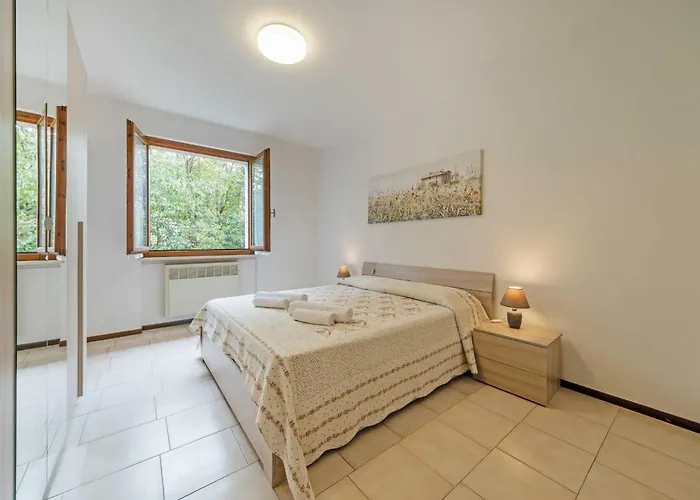 Casa Ruby - Geraeumige Mit Pool By Interhome