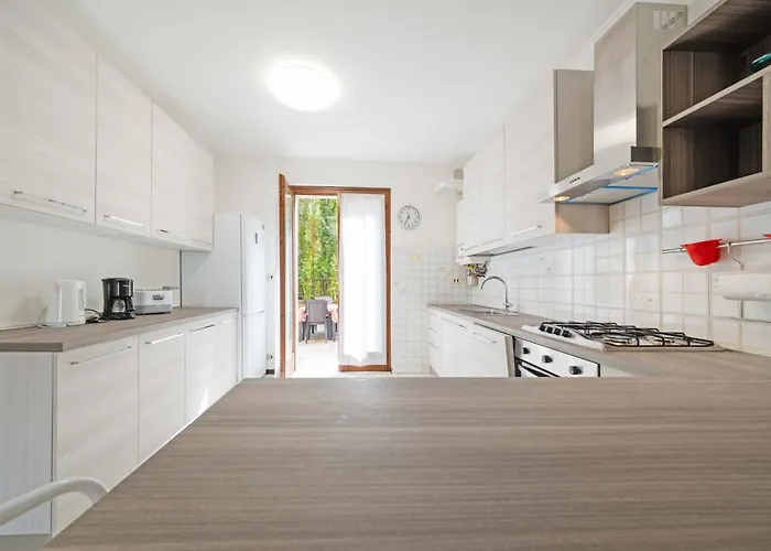 Casa Ruby - Geraeumige Mit Pool By Interhome *