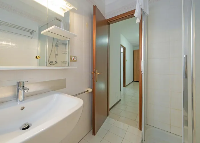 Apartman Casa Ruby - Geraeumige Mit Pool By Interhome *