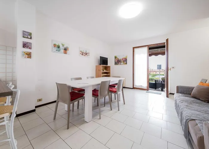 Casa Ruby - Geraeumige Mit Pool By Interhome Marlengo